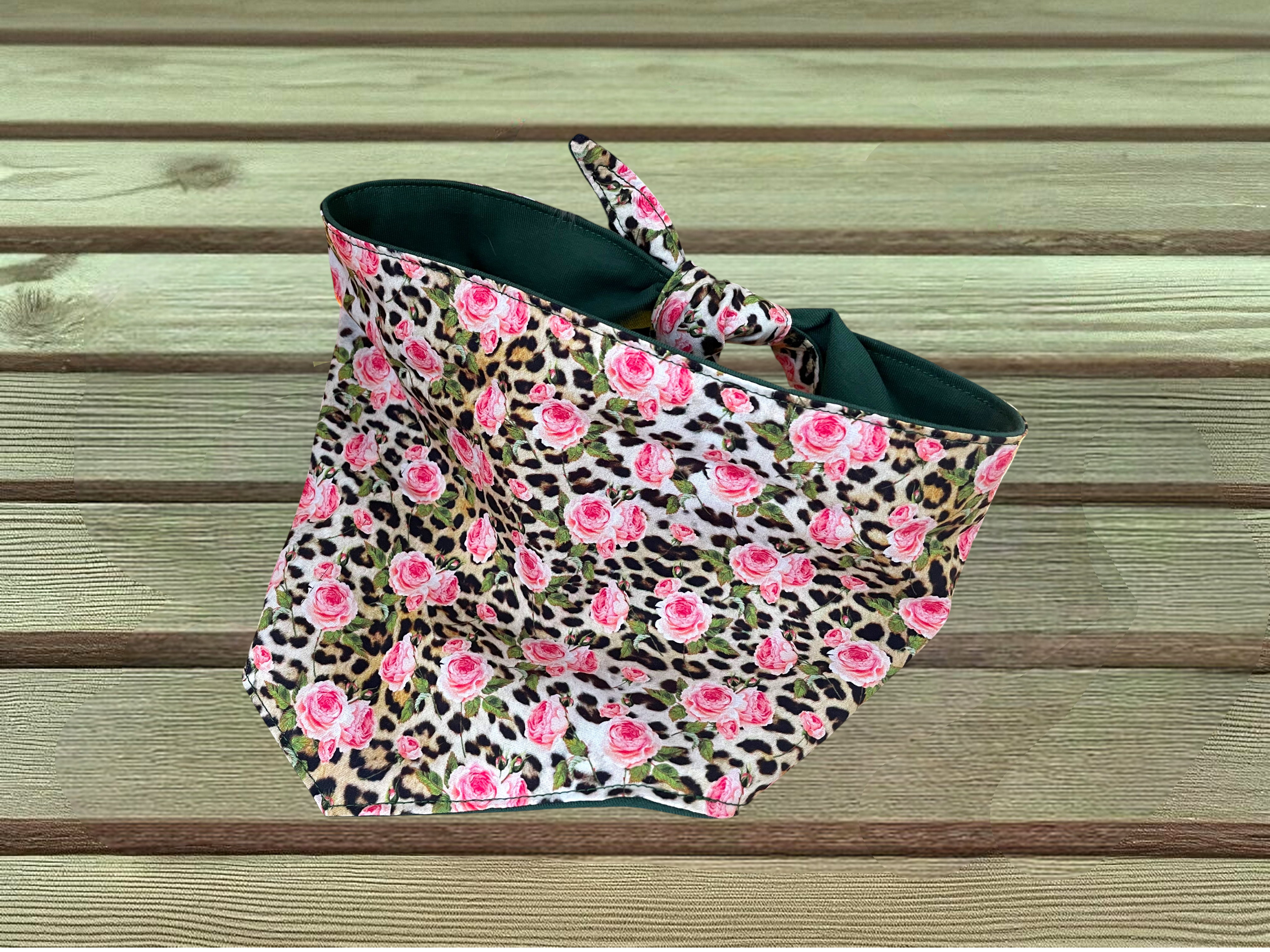 Hundehalstuch Leo mit Rosen